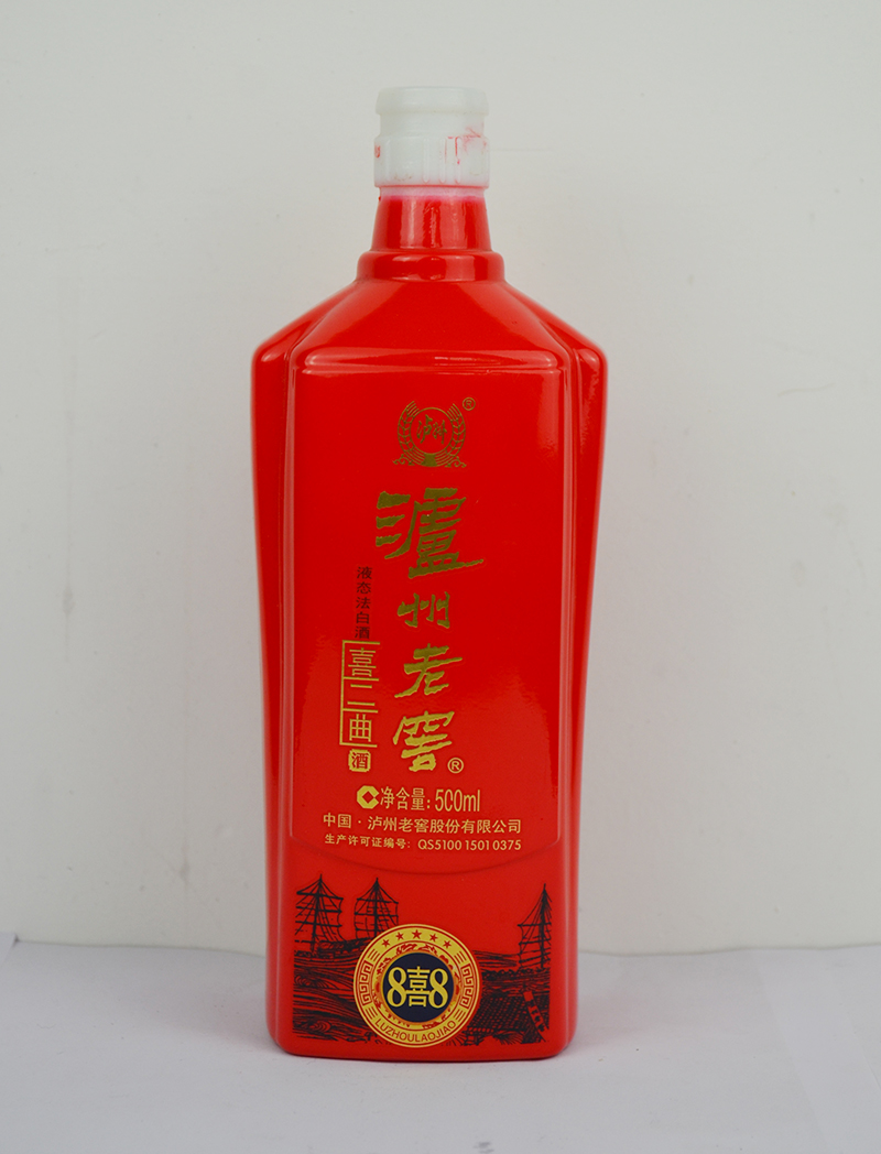云南实惠乳白玻璃酒瓶厂家