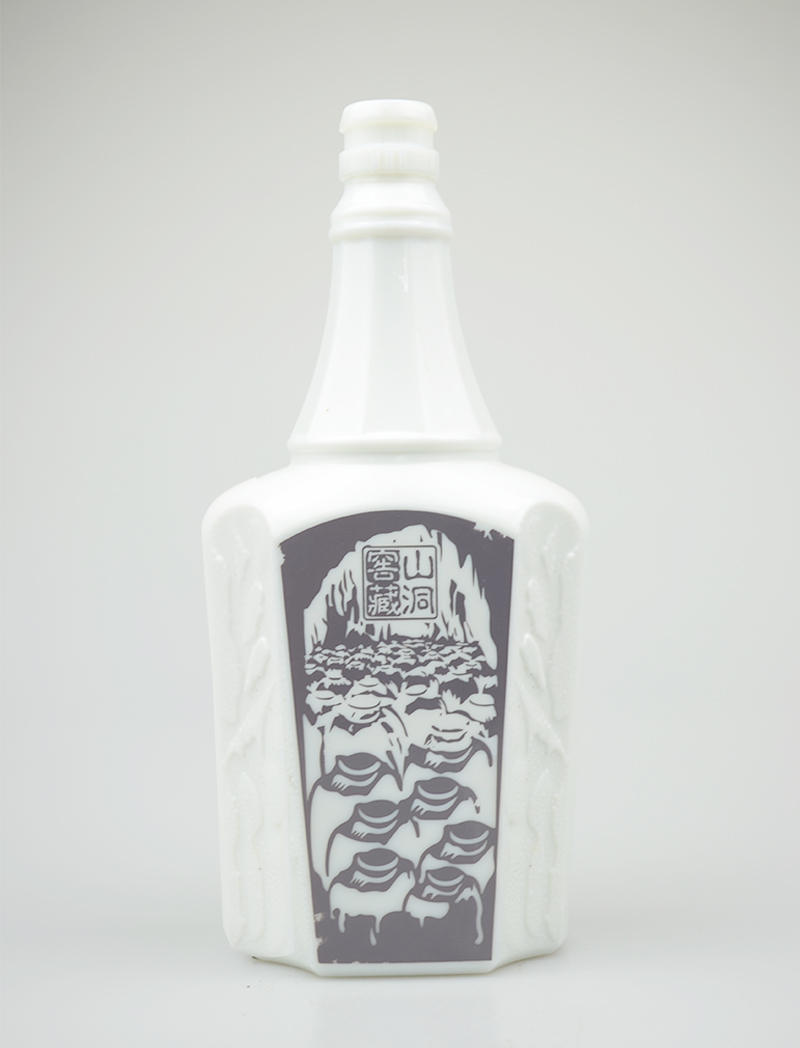 贵州乳白玻璃酒瓶